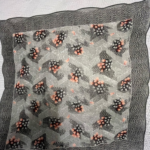 Scarf 🧣 - Picture 2 of 2